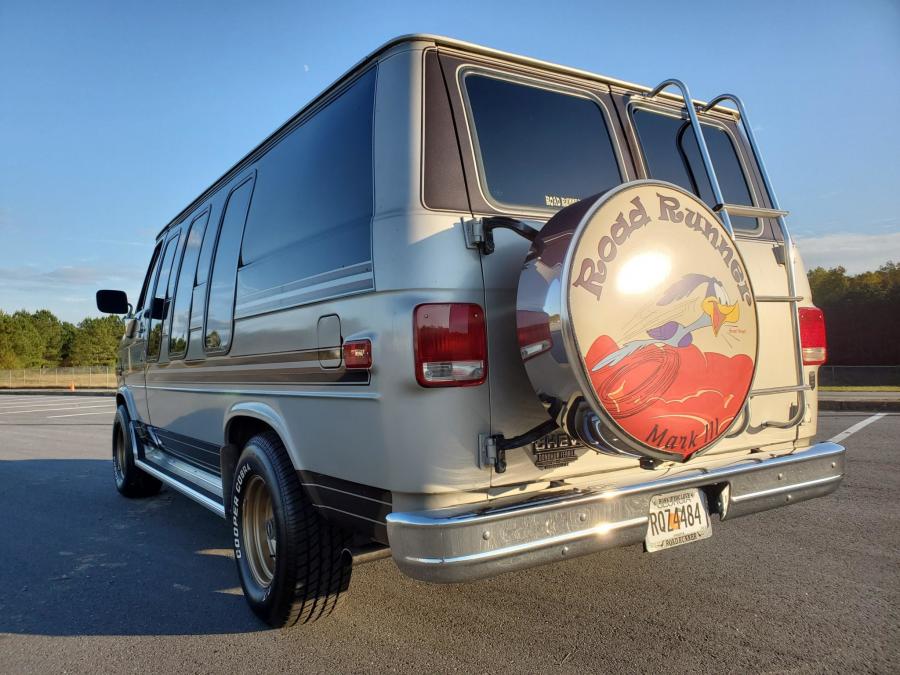  Chevrolet G20 Conversion Van  (CG21305) 1988 года  (фото 98 из 257)